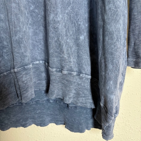 Jess & Jane Acid Wash Top - Picture 4 of 6